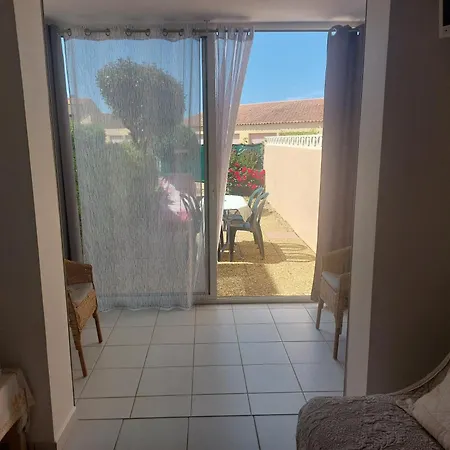 Studio Meuble 30 M2 Les Maures , 900 M Des Plages *